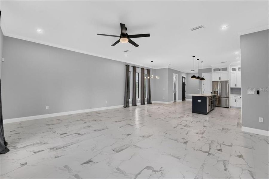 Spacious, unfurnished interior of a new home in , Tampa (Image 29).