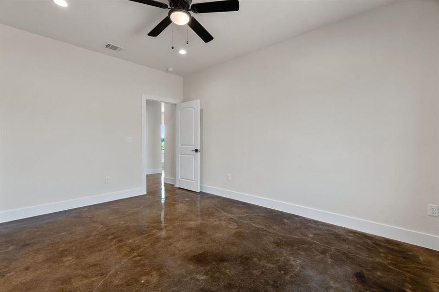 Spacious, unfurnished interior of a new home in , Hico (Image 25).