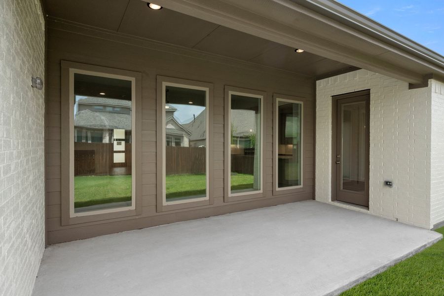 Exterior details and patio area of a home in Redden Farms, Midlothian (Image 3).