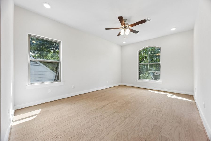 Spacious, unfurnished interior of a new home in , Houston (Image 24).