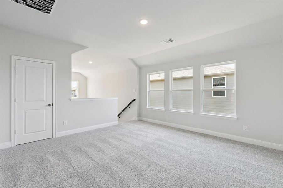Spacious, unfurnished interior of a new home in Venetian, Weston (Image 26).