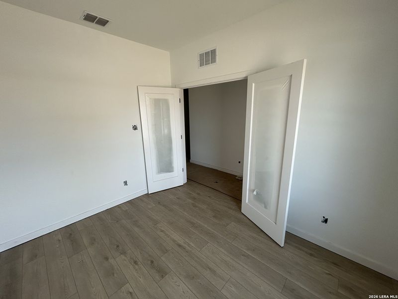 Spacious, unfurnished interior of a new home in Hennersby Hollow, San Antonio (Image 8). Spacious, unfurnished interior of a new home in Hennersby Hollow, San Antonio (Image 8).
