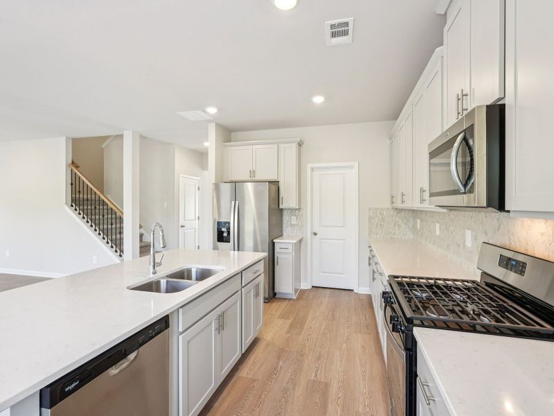 Furnished interior view inside a new home in Ivey Township, Dallas (Image 8).