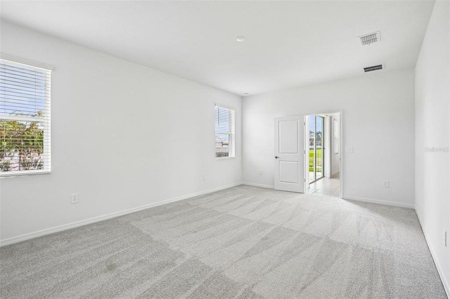 Spacious, unfurnished interior of a new home in Southpointe, Palmetto (Image 27).