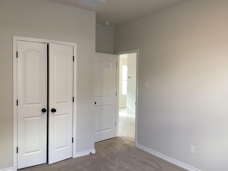 Spacious, unfurnished interior of a new home in Lariat, Liberty Hill (Image 19).