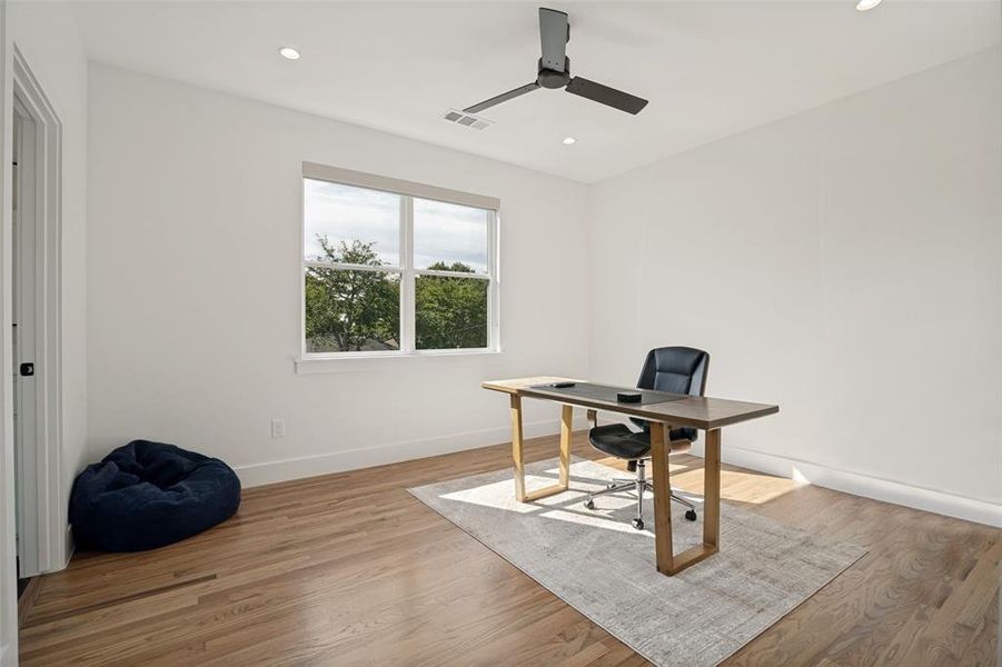 Furnished interior view inside a new home in , Dallas (Image 15).