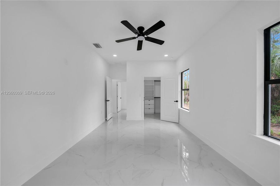 Spacious, unfurnished interior of a new home in , Lehigh Acres (Image 20).