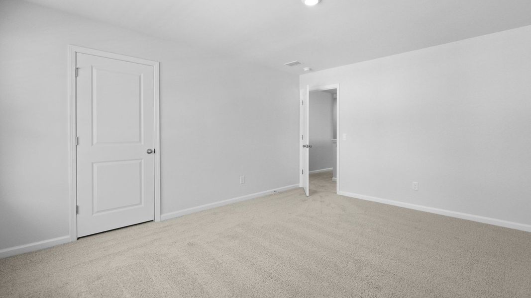 Representative unfurnished interior of a home built from the SALEM by D.R. Horton in Lakeview at Kitfield, Moncks Corner (Image 32).