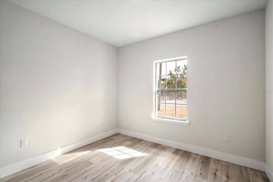 Spacious, unfurnished interior of a new home in , Citrus Springs (Image 24).