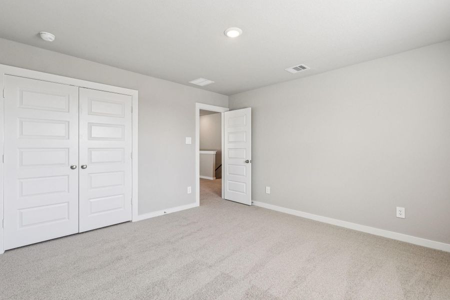 Spacious, unfurnished interior of a new home in Massey Oaks - Premier Series, Pearland (Image 16). Spacious, unfurnished interior of a new home in Massey Oaks - Premier Series, Pearland (Image 16).