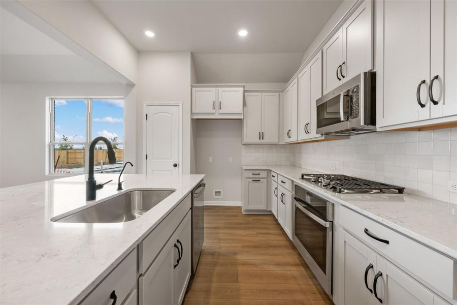Representative images and renderings are for illustrative purposes. Actual structural options and design finishes of home may vary.