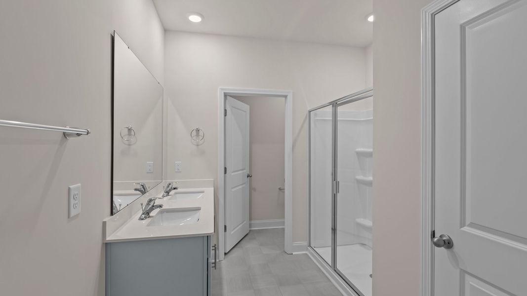 Spacious, unfurnished interior of a new home in Villa Grande, Winterville (Image 24).