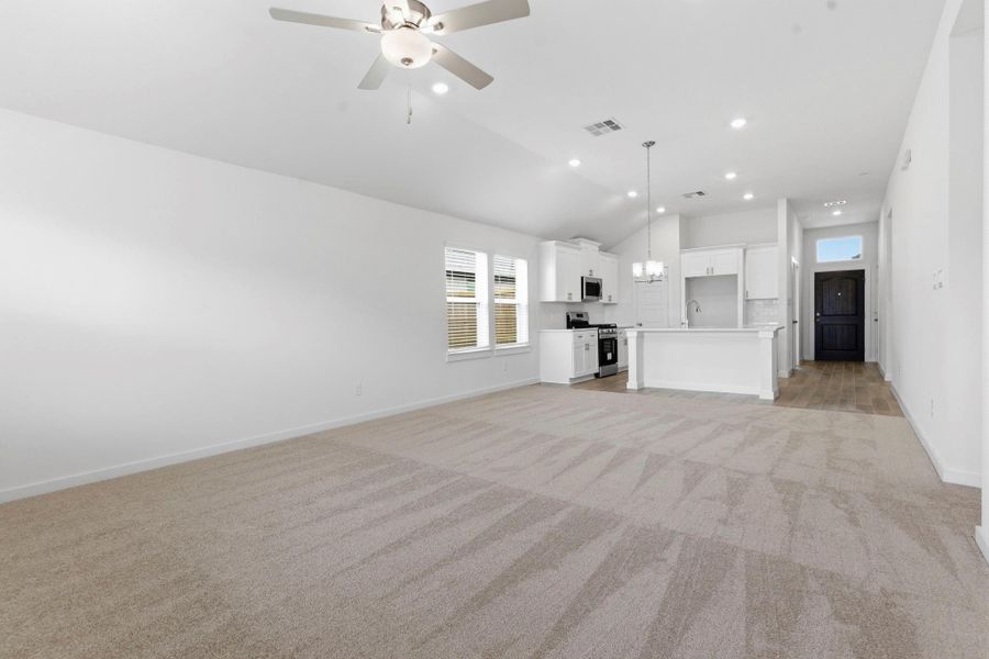 Spacious, unfurnished interior of a new home in Creekhaven, Iowa Colony (Image 26). Spacious, unfurnished interior of a new home in Creekhaven, Iowa Colony (Image 26).