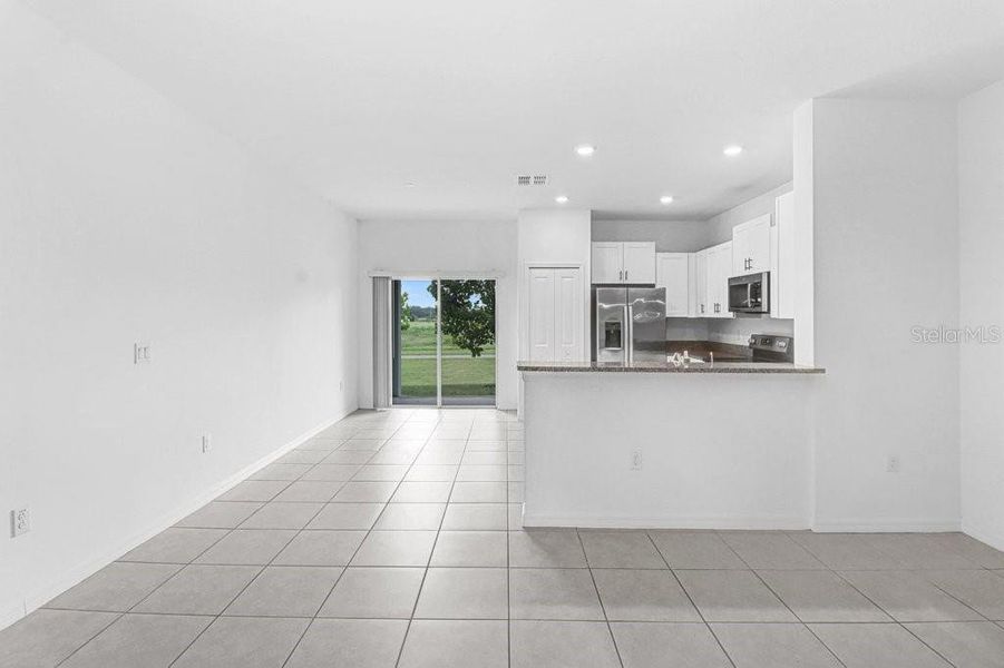 Spacious, unfurnished interior of a new home in , San Antonio (Image 19).