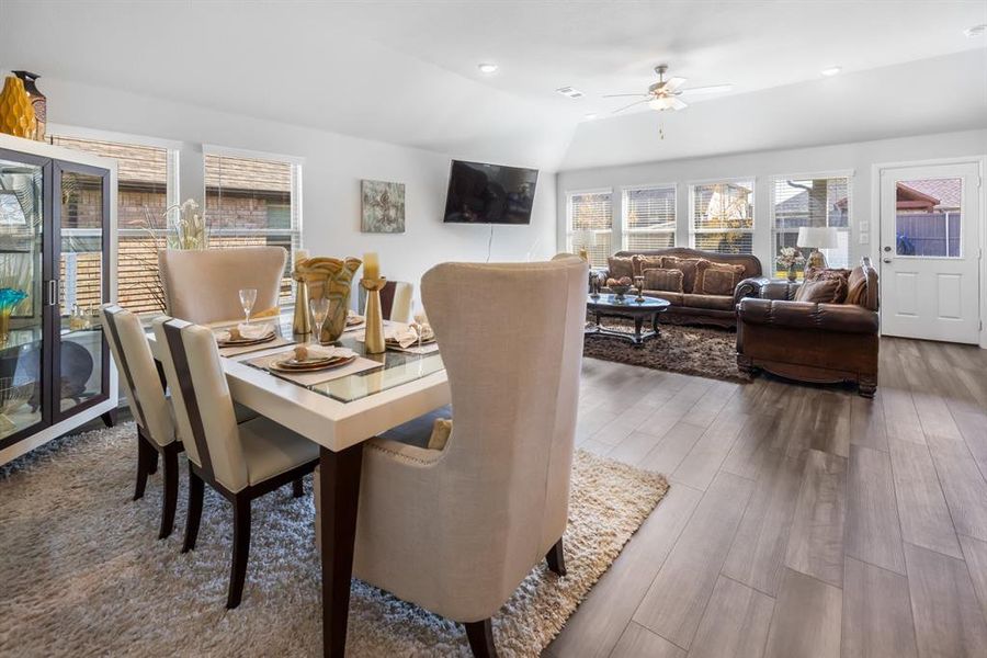 Furnished interior view inside a new home in Prairie Ridge at Goodland, Venus (Image 21). Furnished interior view inside a new home in Prairie Ridge at Goodland, Venus (Image 21).