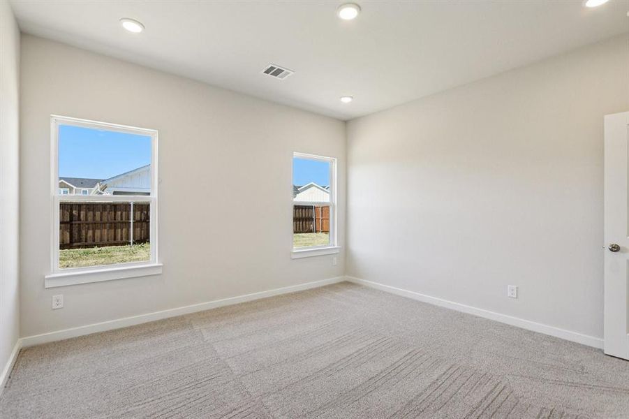 Spacious, unfurnished interior of a new home in Hickory Hill, Sherman (Image 20).