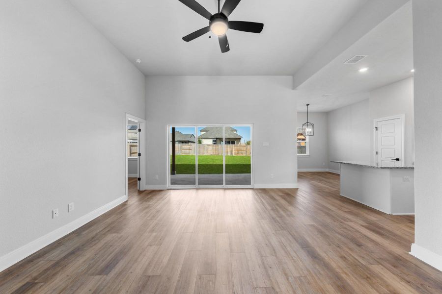 Spacious, unfurnished interior of a new home in TRACE, San Marcos (Image 10).
