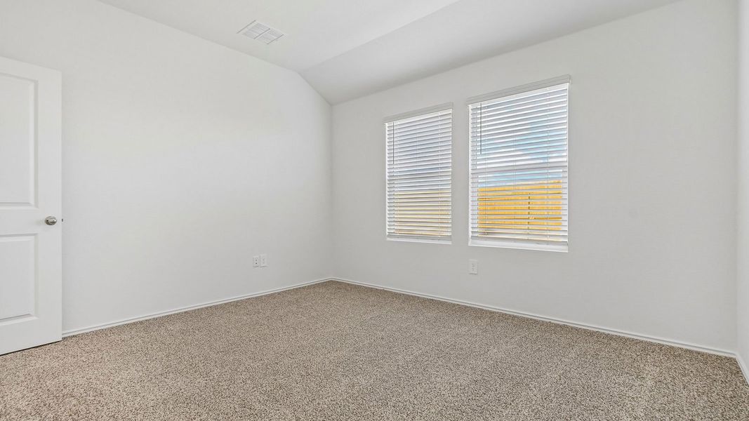 Spacious, unfurnished interior of a new home in Durango, Mustang Ridge (Image 31).