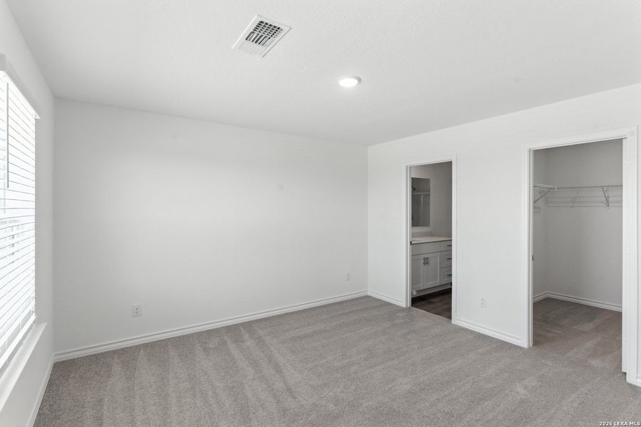 Spacious, unfurnished interior of a new home in Lily Springs, Seguin (Image 17).