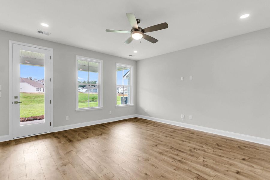 Spacious, unfurnished interior of a new home in Wildcat Chase, Summerville (Image 22).