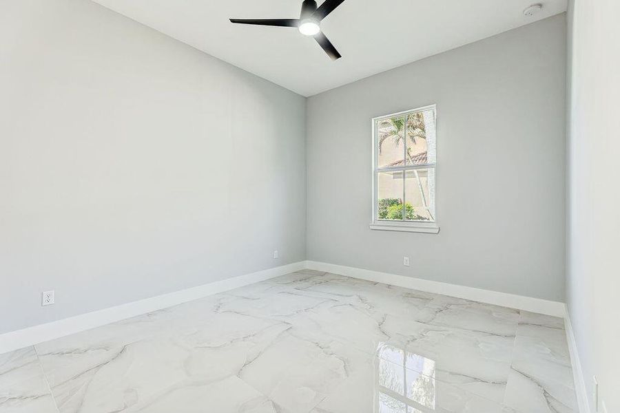 5DM40036_37_38_39_40Interior01