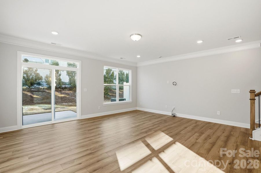Spacious, unfurnished interior of a new home in Harrisburg Village, Harrisburg (Image 19).
