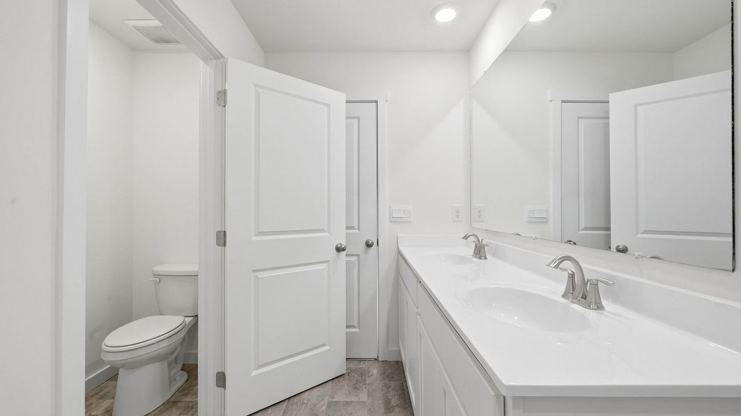 Furnished interior view inside a new home in Emory Creek, Harriman (Image 9).