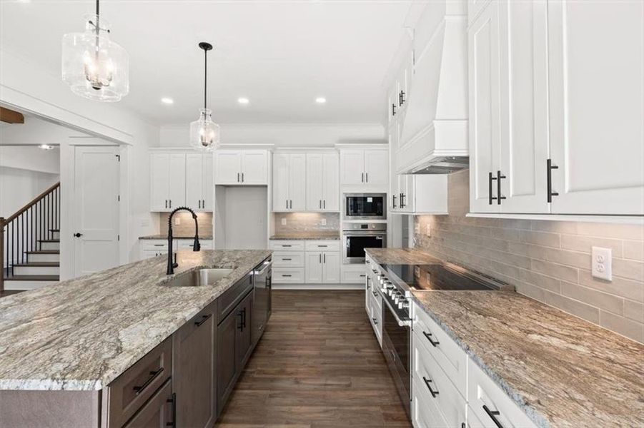 Furnished interior view inside a new home in , Waleska (Image 18).