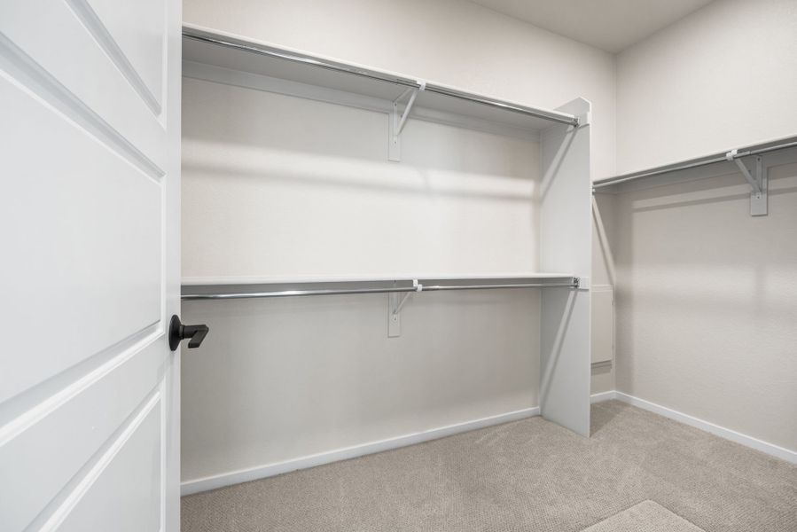 Spacious, unfurnished interior of a new home in Wolf Creek Run West, Strasburg (Image 11).