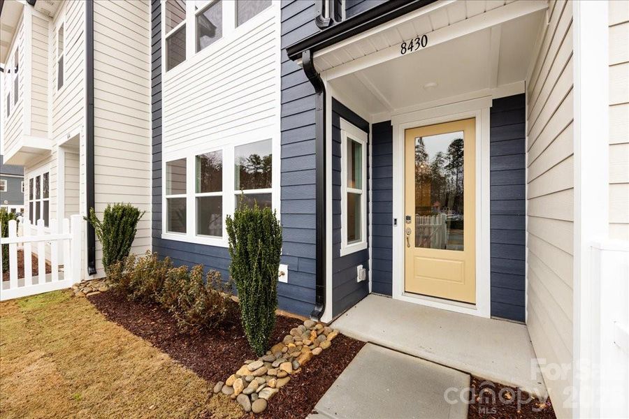 Fenced In Front Yard Maintained by the HOA