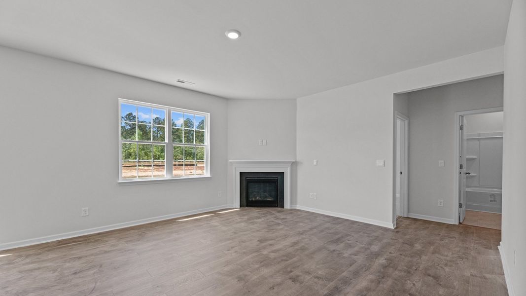 Spacious, unfurnished interior of a new home in West New Bern, New Bern (Image 15).