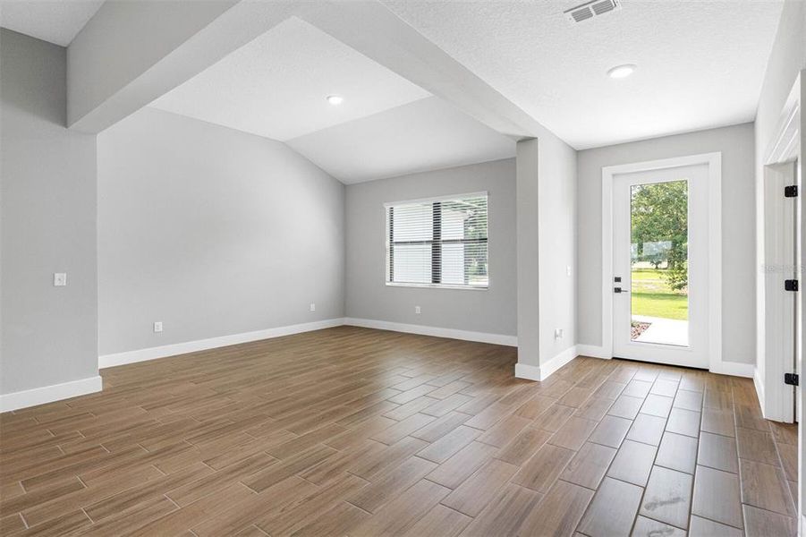 Spacious, unfurnished interior of a new home in Lake Gallagher Estates, Dover (Image 4).