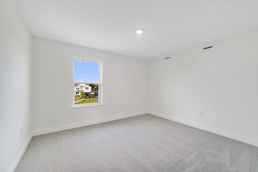 Spacious, unfurnished interior of a new home in Vintner Reserve, Clermont (Image 21).