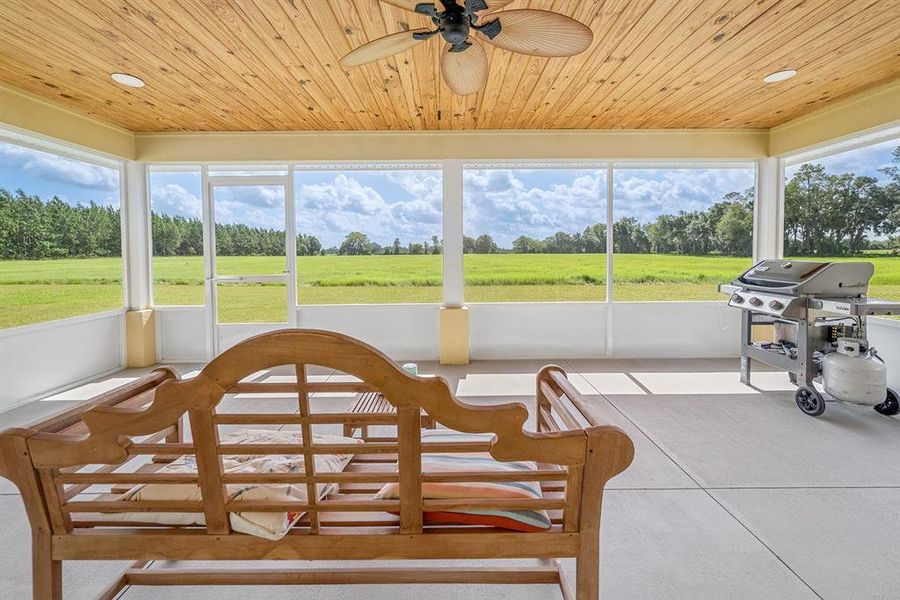 Exterior details and patio area of a home in , Chiefland (Image 21).