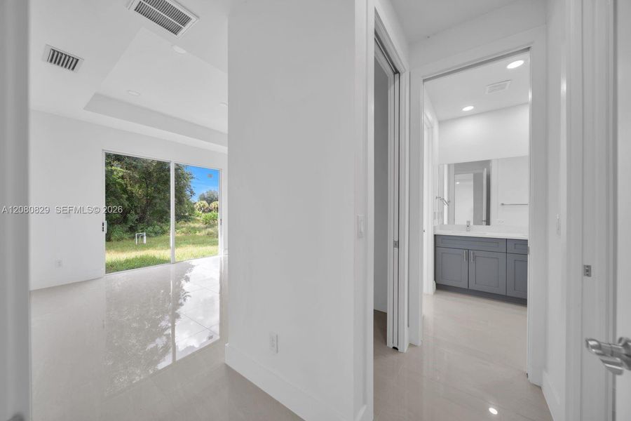 Spacious, unfurnished interior of a new home in , Lehigh Acres (Image 23).