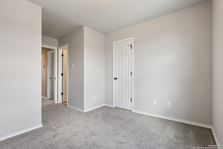 Spacious, unfurnished interior of a new home in , San Antonio (Image 18).