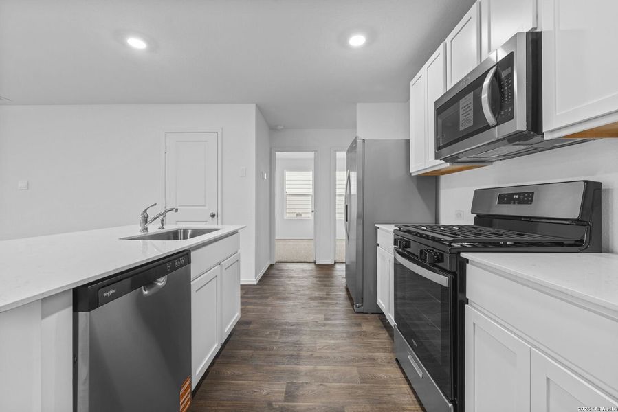 Furnished interior view inside a new home in Avenida, Converse (Image 6).