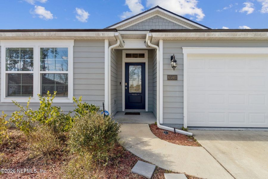 Exterior details and patio area of a home in , Yulee (Image 3).