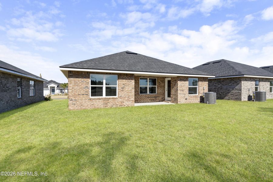 Exterior details and patio area of a home in Shadow Crest at Rolling Hills, Green Cove Springs (Image 17).