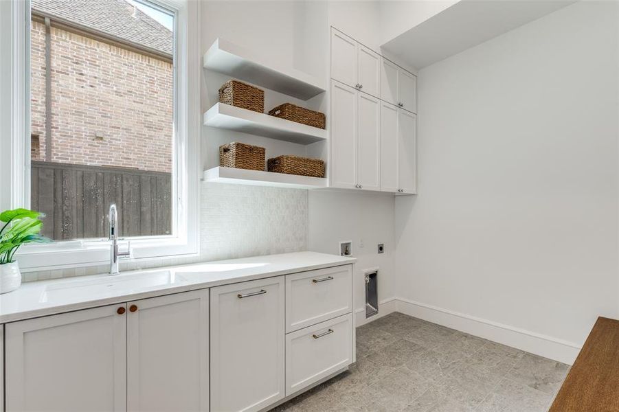 Furnished interior view inside a new home in , Dallas (Image 8).