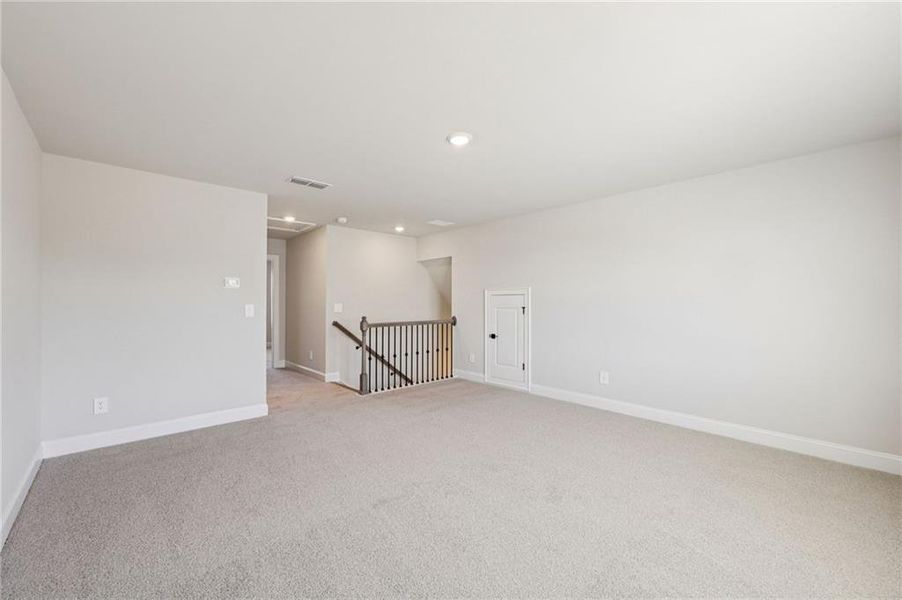 Spacious, unfurnished interior of a new home in River Pointe, Monroe (Image 32).