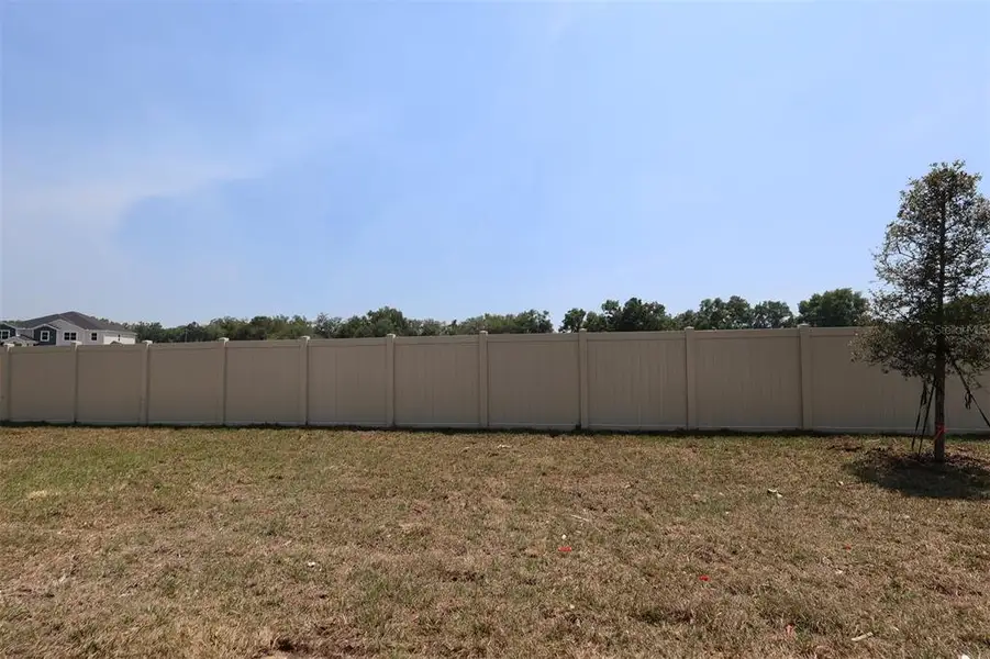 Exterior details and patio area of a home in Willow Run, Apopka (Image 4).