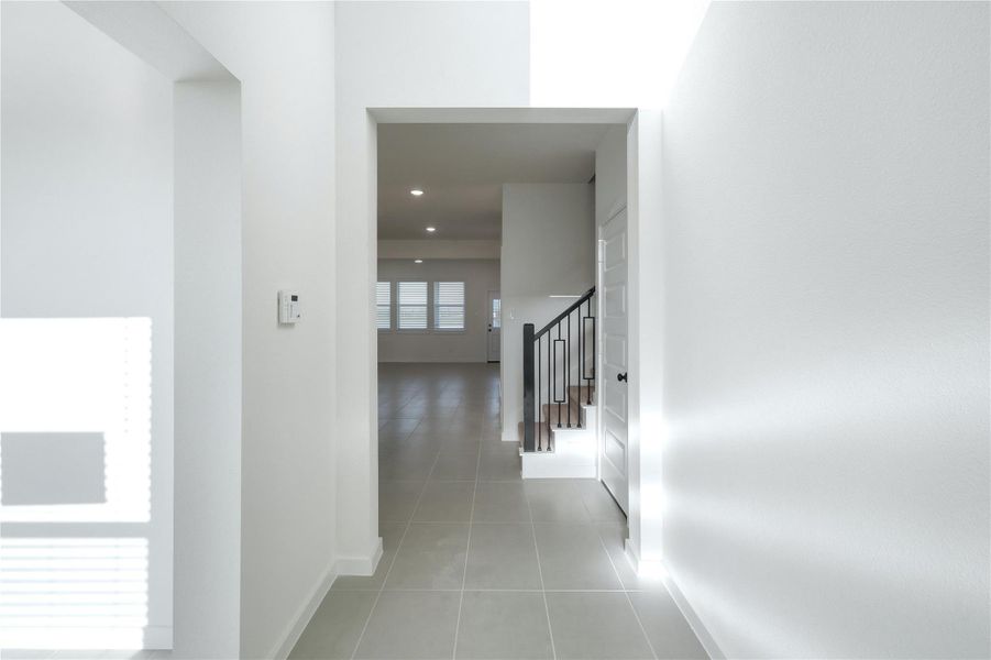 Spacious, unfurnished interior of a new home in Foxtail Palms, Manvel (Image 16).