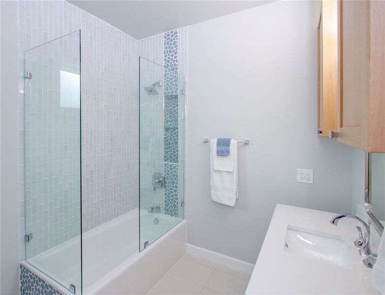 Glass shower doors
