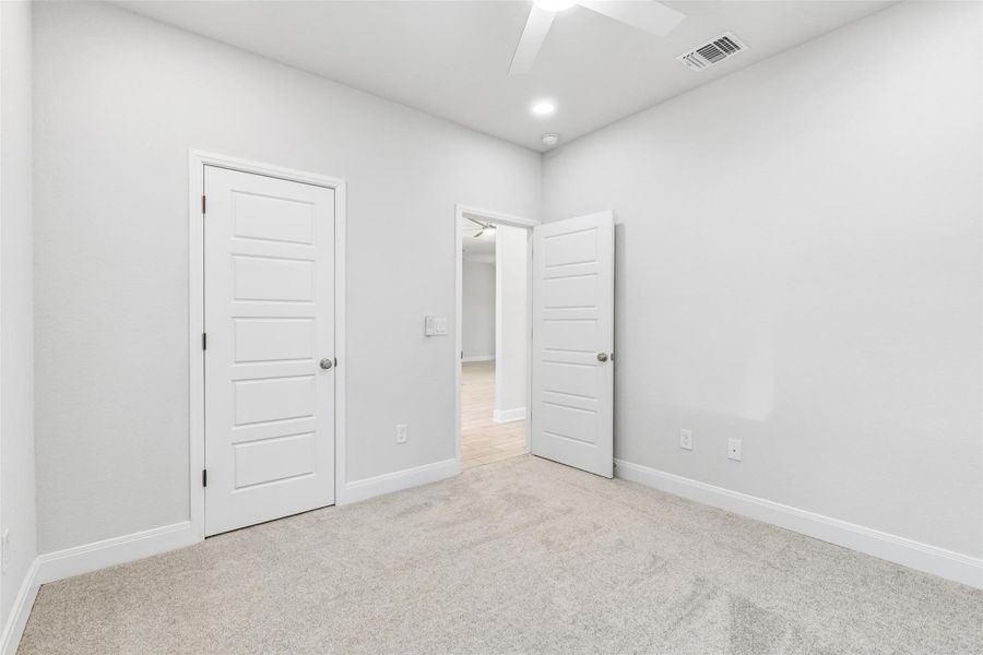 Spacious, unfurnished interior of a new home in , San Antonio (Image 23).