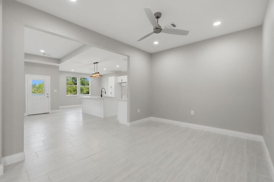 Spacious, unfurnished interior of a new home in , Conroe (Image 16). Spacious, unfurnished interior of a new home in , Conroe (Image 16).