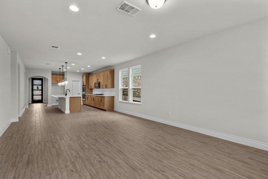 Gathering & Dining Area Gathering & Dining Area