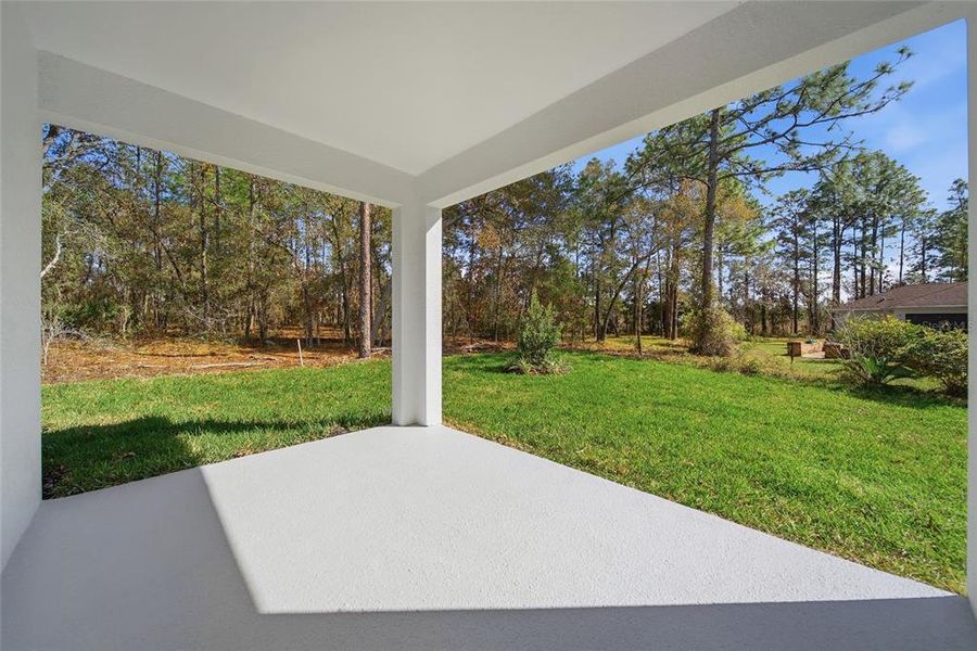 Exterior details and patio area of a home in , Homosassa (Image 3).
