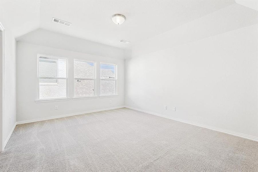 Spacious, unfurnished interior of a new home in , Argyle (Image 23).
