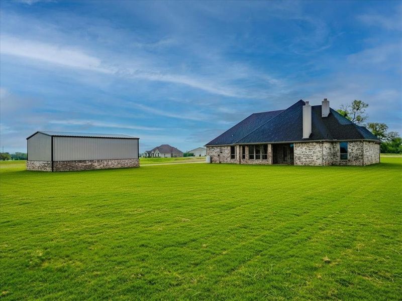 Exterior details and patio area of a home in , Granbury (Image 4).